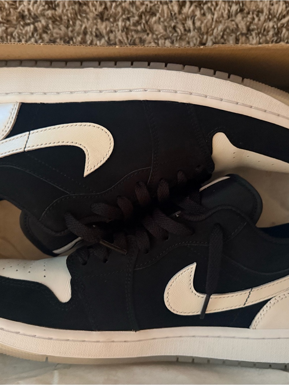 Jordan 1 Low SE BLACK/WHITE